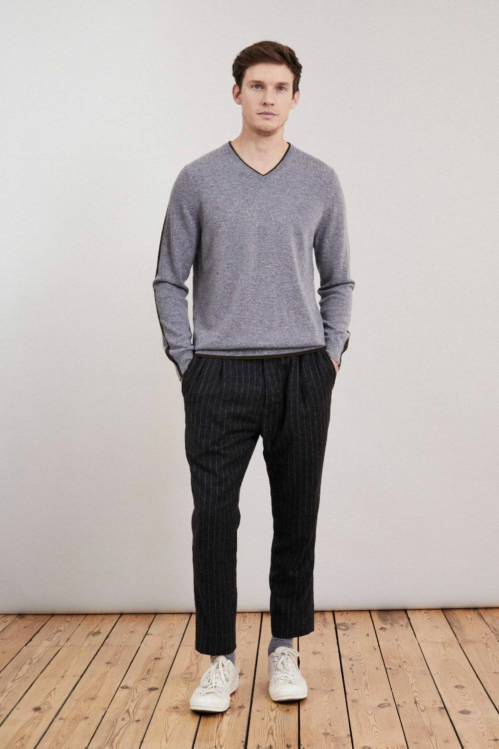 Loop Cashmere Mens Cashmere V Neck Sweater in Derby - Grey 2 Loop Cashmere Mens Cashmere V Neck Sweater in Derby - Grey - Image 2