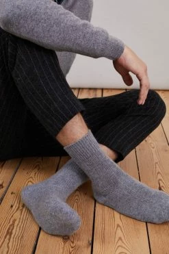 Loop Cashmere Mens Cashmere Socks in Derby - Grey
