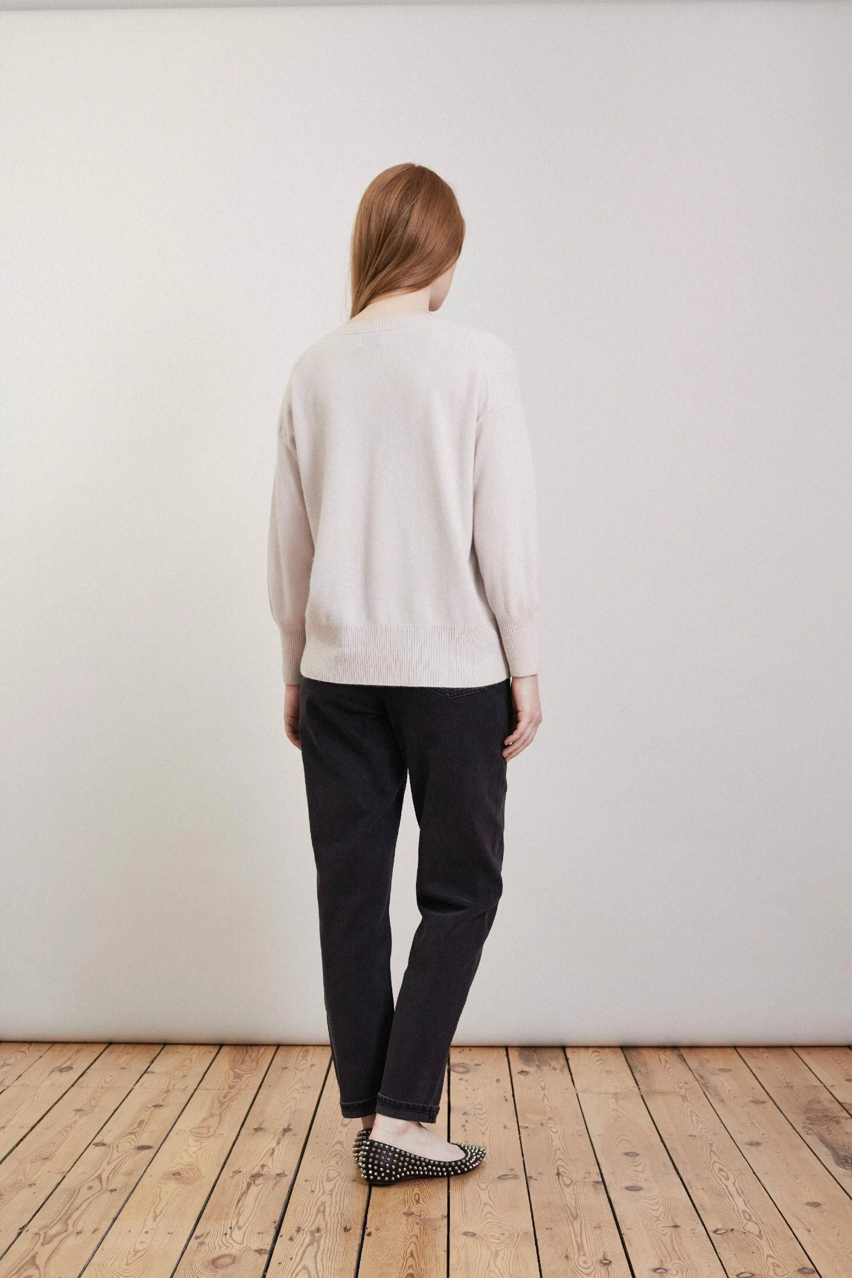 Loop Cashmere Easy Cashmere Sweatshirt in Ballet Pink 2 Loop Cashmere Easy Cashmere Sweatshirt in Ballet Pink - Image 2