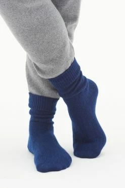 Loop Cashmere Mens Cashmere Socks in Midnight - Navy