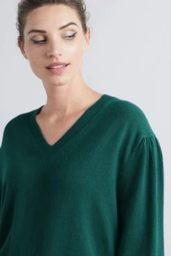 Loop Cashmere Cashmere V Neck Sweater in Dragonfly - Green -Cheap Clogau Store 258eb9643f8a408cbf26eb77f8050cec scaled