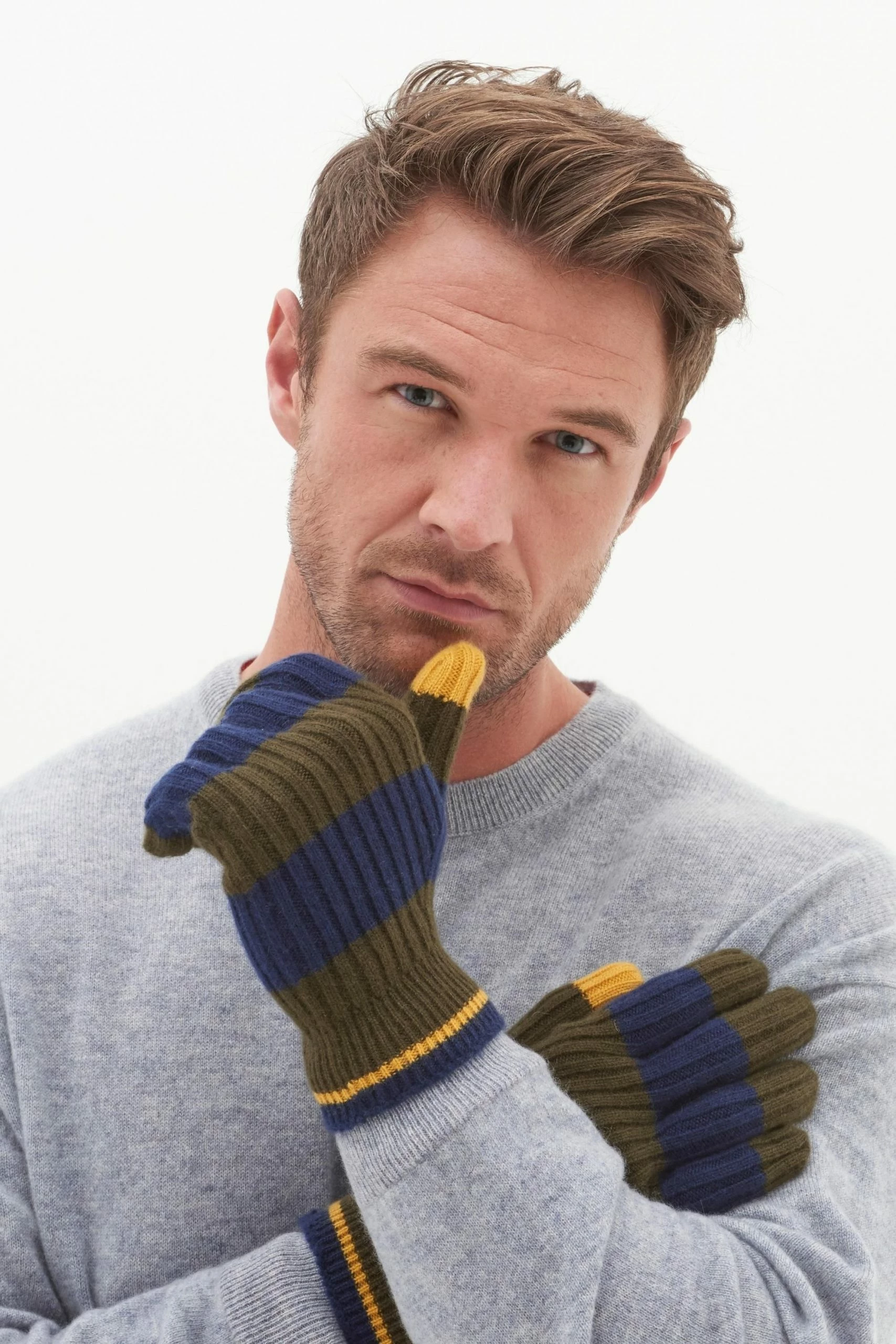 Loop Cashmere Mens Cashmere Gloves in Duffel - Green 2 Loop Cashmere Mens Cashmere Gloves in Duffel - Green - Image 2