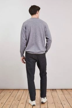 Loop Cashmere Mens Cashmere Crew Neck Sweater in Derby - Grey -Cheap Clogau Store 5d1d0f29546d49a3aa2aceb4e2adb8bb