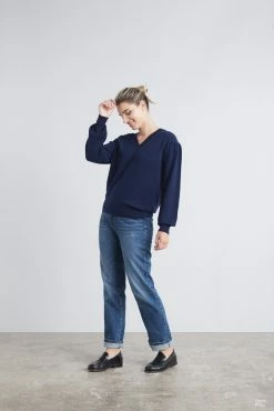 Loop Cashmere Cashmere V Neck Sweater in Navy
