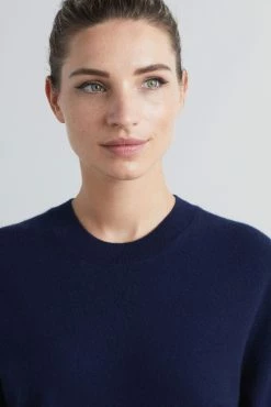 Loop Cashmere Cashmere Crew Neck Sweater in Midnight Blue - Navy