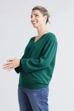 Loop Cashmere Cashmere V Neck Sweater in Dragonfly - Green