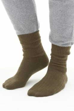 Loop Cashmere Mens Cashmere Socks in Duffel - Green